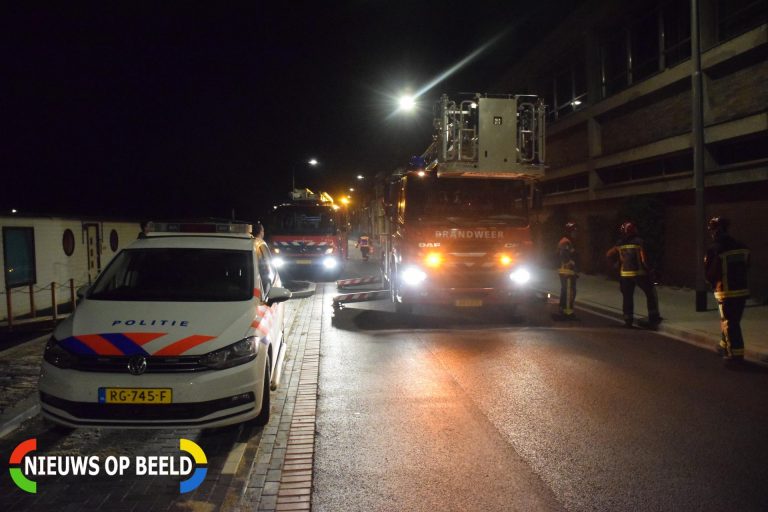 Brandweer rukt uit voor vallend beton van gevel Kattensingel Gouda
