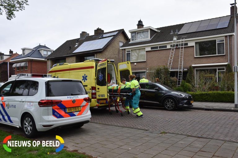 Val van ladder bij onderhoud woning P.C. Hooftlaan Leiden