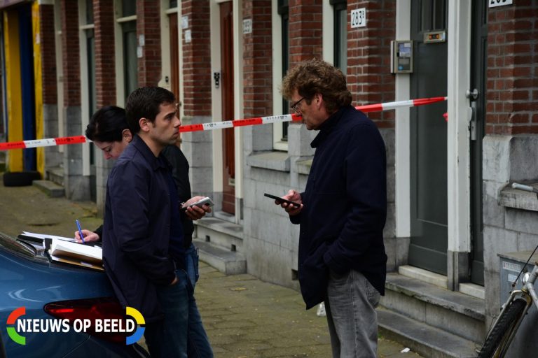 Dode baby in woning, politie doet onderzoek Mathenesserdijk Rotterdam