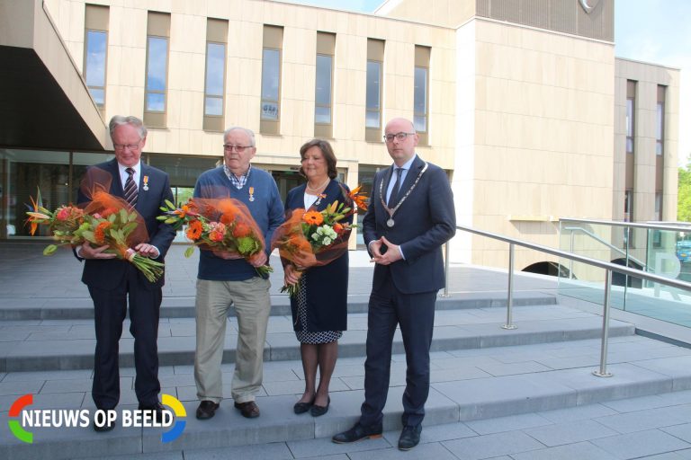 Lintjesregen in raadhuis Raadhuisplein Krimpen aan den IJssel