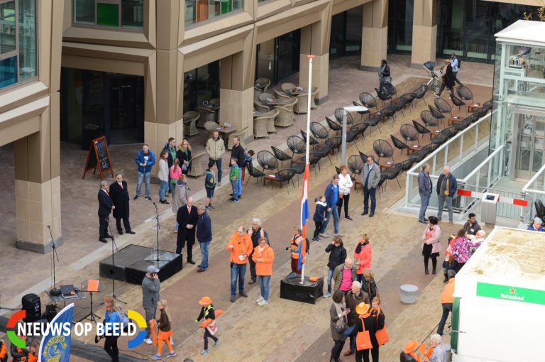 Koningsdag officieel geopend Stadhuisplein Zoetermeer