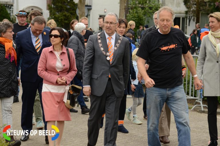 Burgermeester Aboutaleb opent koningsdag Wilgenplasplein Rotterdam