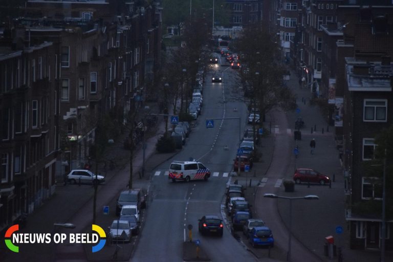 Klopjacht naar dader na beroving Allard Piersonstraat Rotterdam
