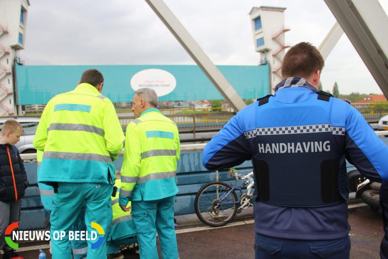 Twee gewonden bij aanrijding tussen scooter en fietser Algerabrug Capelle aan den IJssel