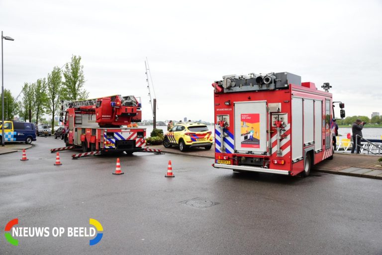 Grote zoekactie naar overboord geslagen persoon Piet Smitkade Rotterdam