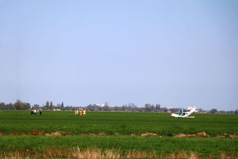 Sportvliegtuig maakt noodlanding in Oudewater