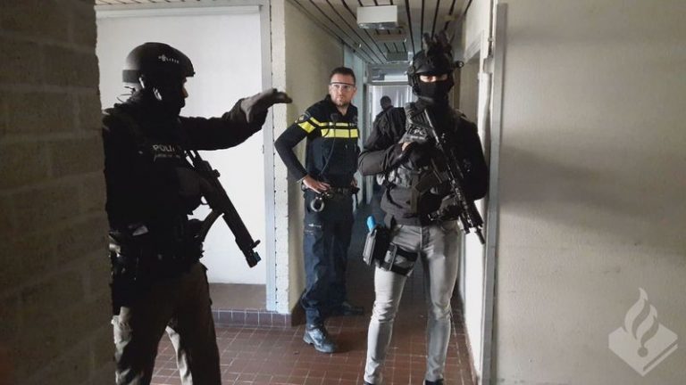 Koetshuis Nieuwkoop toneel van terreuroefening (video)
