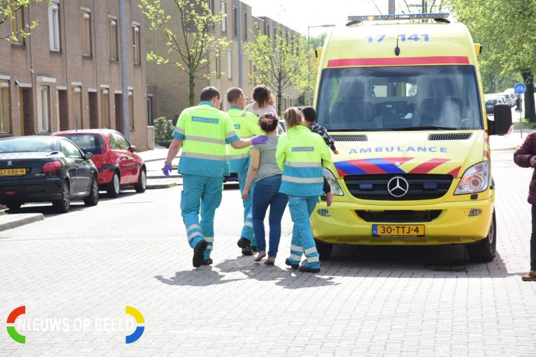 Brandweer redt oppas met twee kinderen van balkon bij keukenbrand Schaperlaan Schiedam