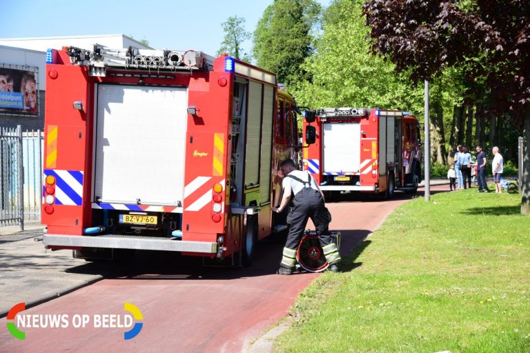 Brandweer blust brandje in aula schoolgebouw Cromme Meth Hoogvliet