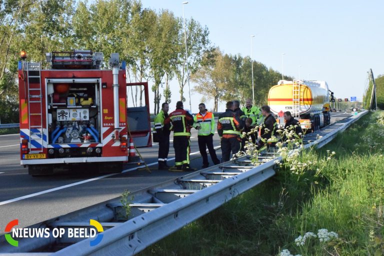 Remmen van trekker met oplegger Shell vatten vlam Rijksweg A12 Reeuwijk