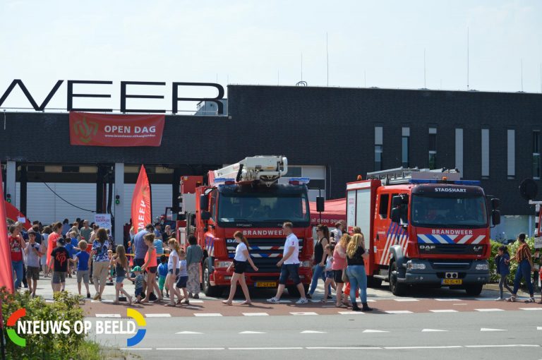 Brandweer Oosterheem krijgt veel bezoekers door open dag Olof Palmelaan Zoetermeer