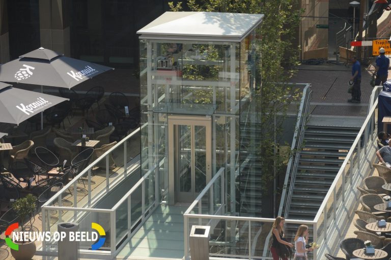 Trap en lift eindelijk in gebruik Stadhuisplein Zoetermeer