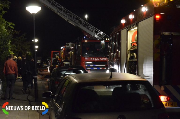 Brandweer blust brand in garagebox Ganzenhof Ouderkerk aan den IJssel