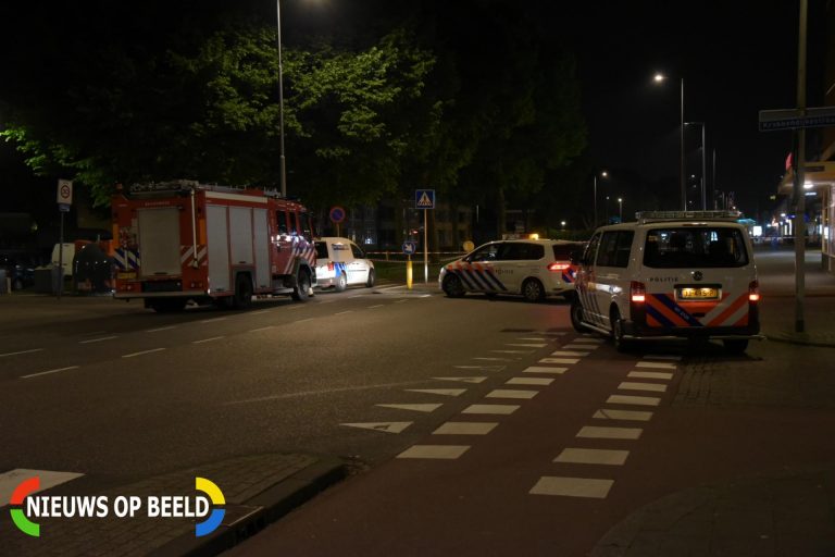 Politie en brandweer doen onderzoek bij pinautomaat Slinge Rotterdam