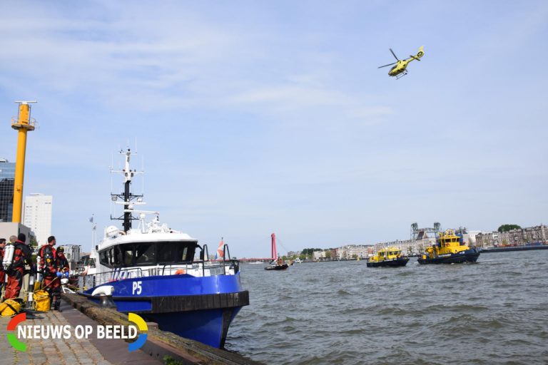 Meerdere personen te water bij boot ongeluk Leuvehoofd Rotterdam