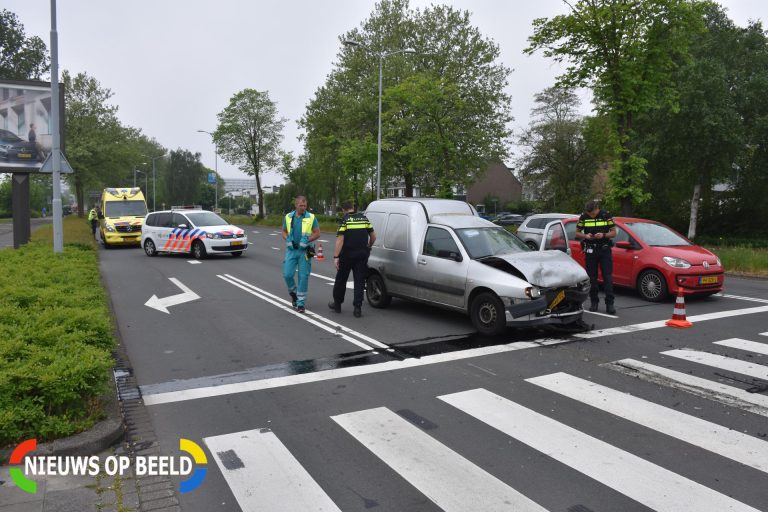 Flinke schade bij kop-staartbotsing Prins Bernhardlaan Voorburg