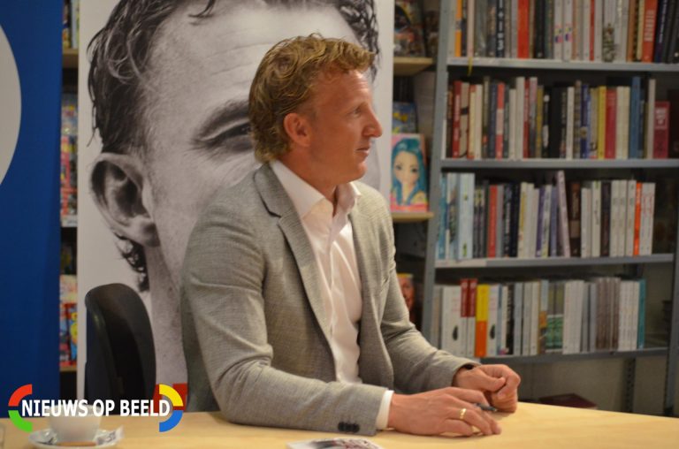 Presentatie en signeersessie nieuwe boek Dirk Kuyt Coolsingel Rotterdam