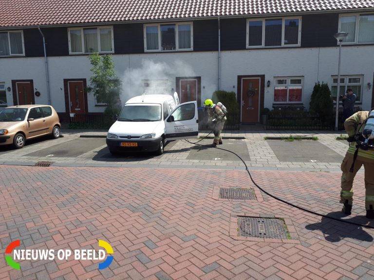 Brand in laadbak van bestelbus Abe Bonnemastraat Bergschenhoek