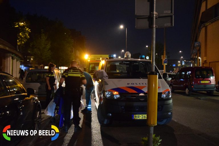 Man fiets tegen paal van middengeleider en raakt gewond Allard Piersonstraat Rotterdam