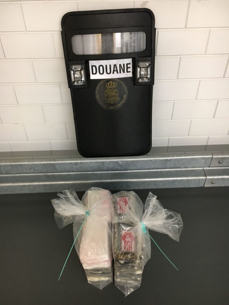 Douane vindt 40 kilo cocaïne tussen bananen