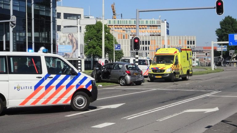Gewonde na botsing tussen auto’s Ahoyweg Rotterdam