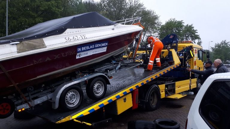 Twee aanhoudingen, auto’s en boten inbeslaggenomen bij aanpak georganiseerde hennepteelt Rhoon en Poortugaal