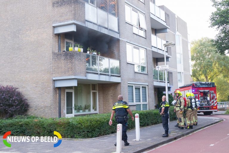 Vissen zwemmen door de kamer na woningbrand Henry Moorepassage Capelle aan den IJssel (video)