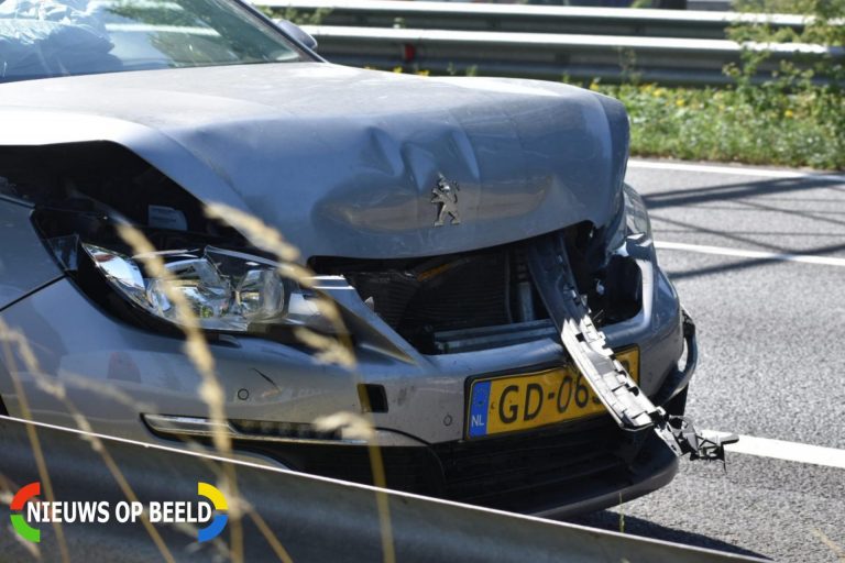 Flinke schade bij kop-staartbotsing Rijksweg A20 Moordrecht