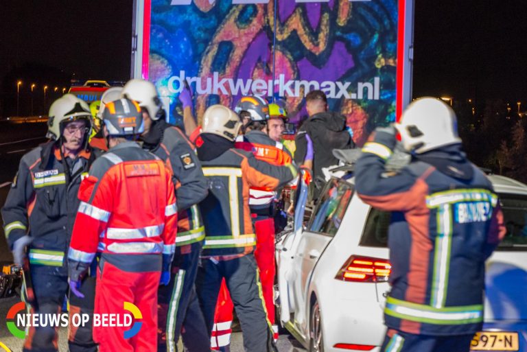 Jongens stappen zelf uit wrak na bizar ongeval met vrachtwagen A12 Bleiswijk