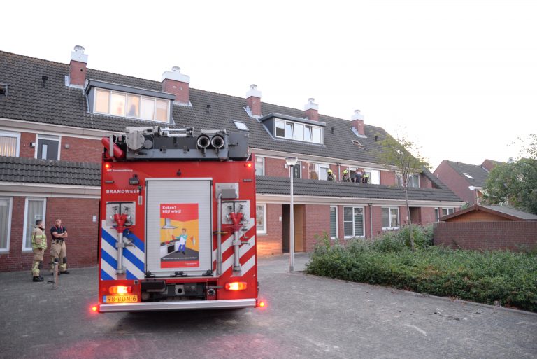 Buren bellen brandweer voor mogelijke woningbrand Pallieterburg Capelle aan den IJssel