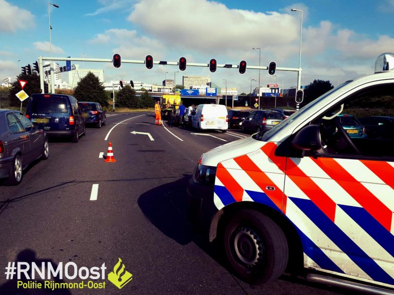 Veel drukte na ongeval zonder gewonden Abram van Rijckevorselweg Rotterdam