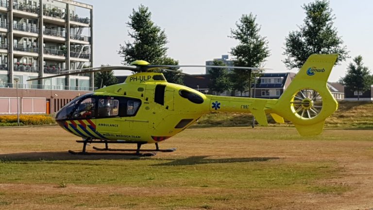 Traumahelikopter geland voor medische noodsituatie Zevenkamse Ring Rotterdam