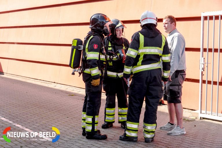 Werkbus in brand gevlogen door lading accu’s Klompenmakerstraat Hoogvliet