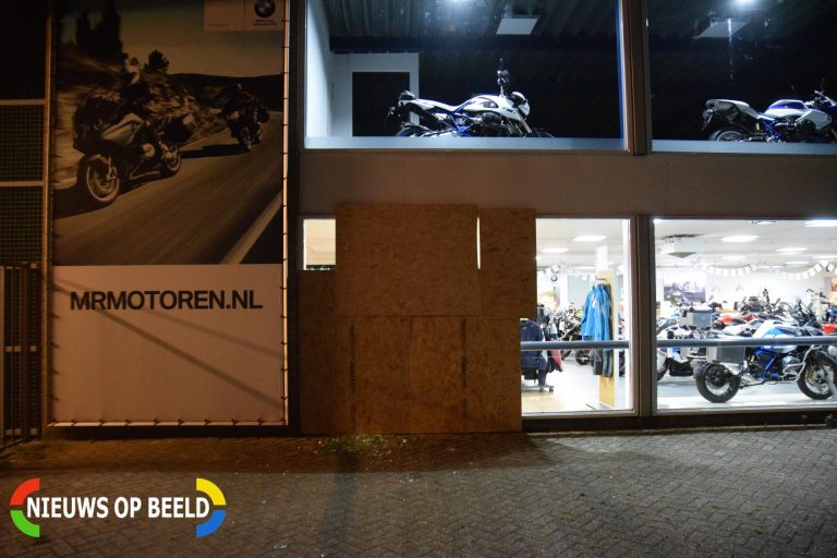 Motorpakken en helmen gestolen na inbraak Van Het Hoffstraat Barendrecht