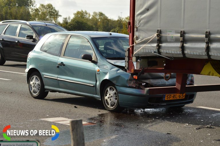 Auto botst achterop trailer vrachtwagen Doenkade – N209 Rotterdam