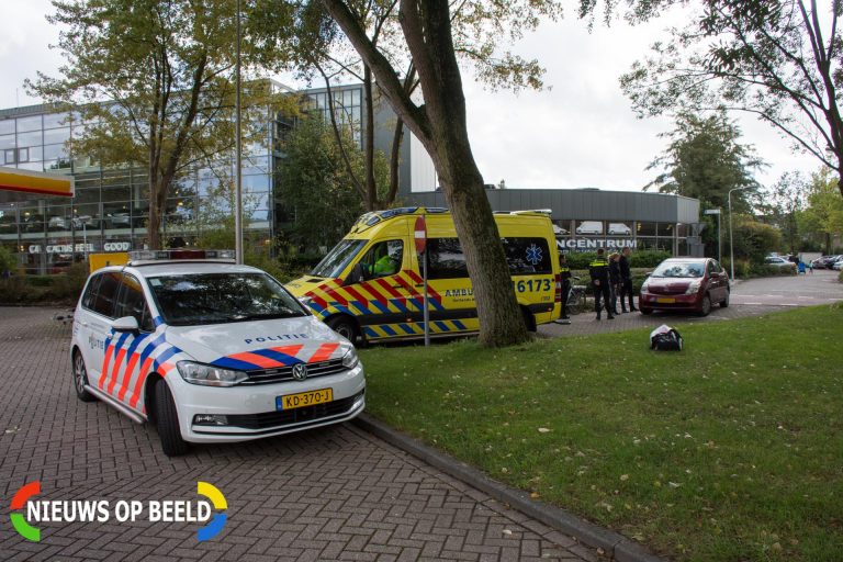 Fietser geschept door personenauto Plesmanlaan Leiden