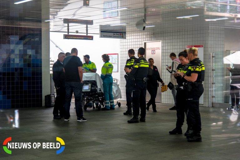 Vrouw gewond na val op metrostation Doggersbank Hoogvliet