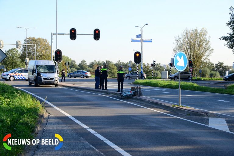 Fietser gewond na aanrijding met bestelbus Kanaaldijk Waddinxveen