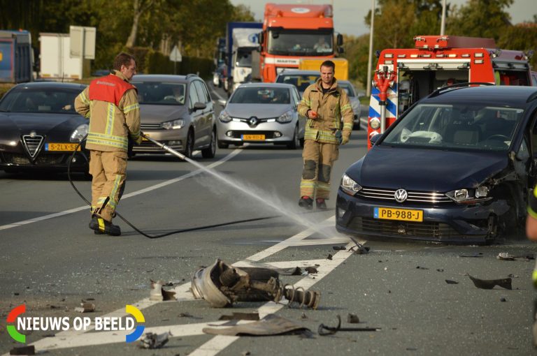 Veel schade bij botsing tussen twee voertuigen Hoekeindseweg – N209 Bergschenhoek