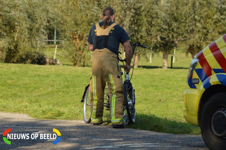 Verkeersregelaar redt fietser uit het water Zuideindseweg Delfgauw