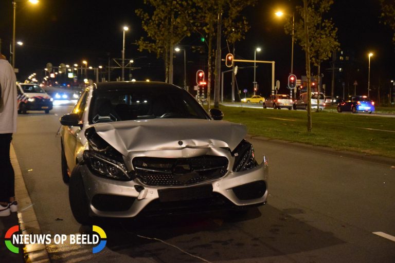 Forse schade na aanrijding Laan op Zuid Rotterdam