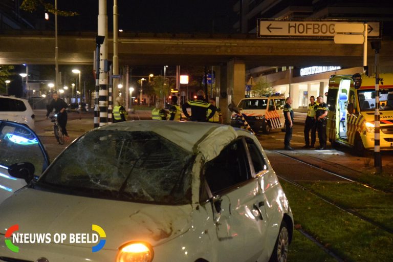Alcomobilist slaat drie keer over de kop Heer Bokelweg Rotterdam (video)