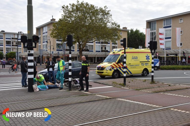 Fietsster geschept door personenauto Monseigneur van Steelaan Voorburg