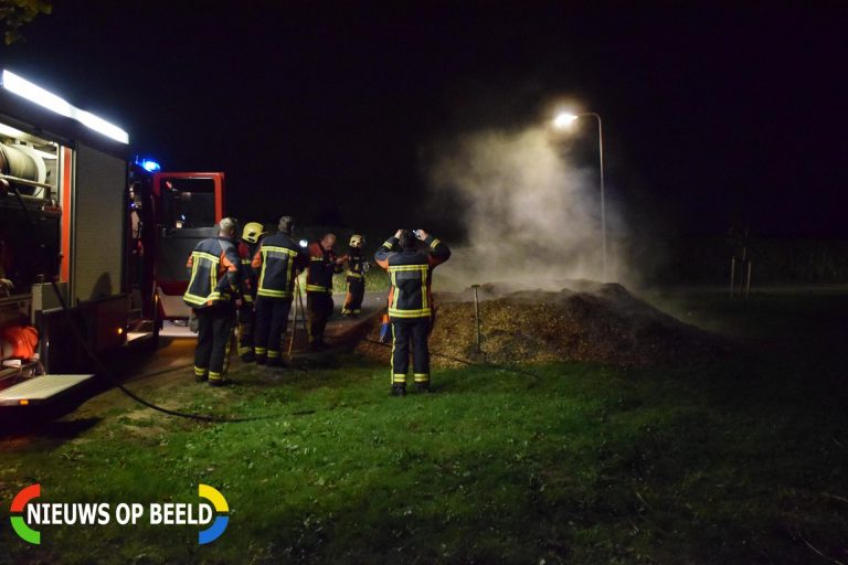 Berg met broeiend schors geblust Reeuwijkse Randweg Reeuwijk