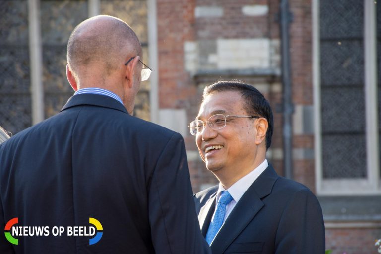 Chinese delegatie op bezoek in Leiden Rapenburg Leiden