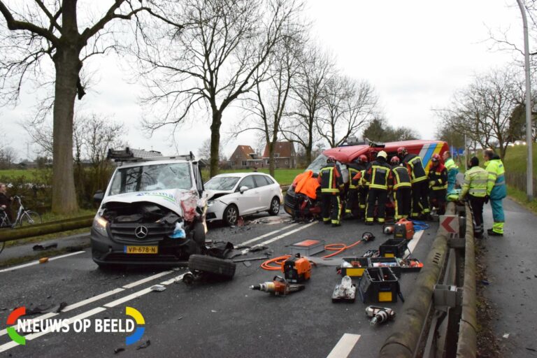 Meerdere voertuigen betrokken bij aanrijding Provincialeweg West – N228 Haastrecht
