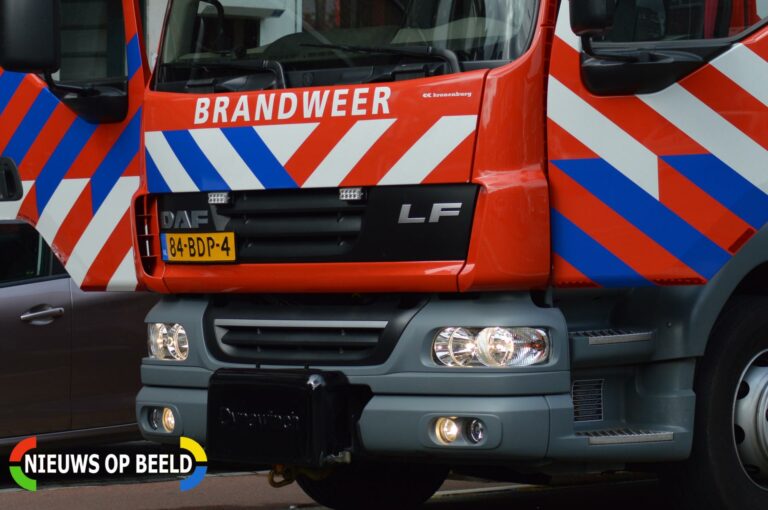 Brandweer zoekt naar kunstgebit in afvalcontainer Kaarstraat Spijkenisse