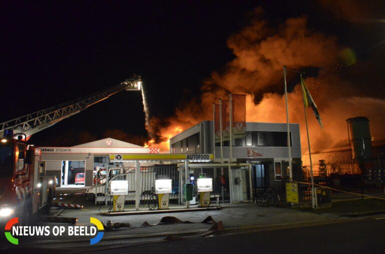 Timmerfabriek verwoest door brand Nijverheidsweg Stolwijk