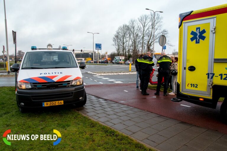 Scooterrijdster maakt flinke smak na botsing met auto Rivierweg Rhoon