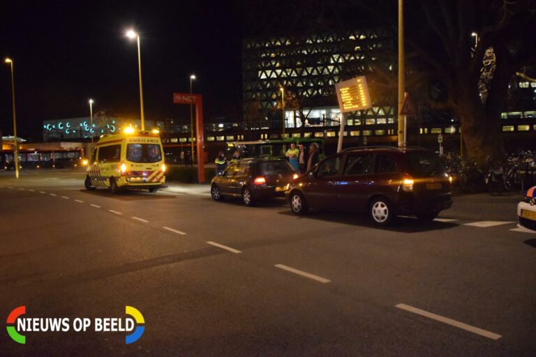 Veel schade bij kop-staartaanrijding Stationsplein Gouda